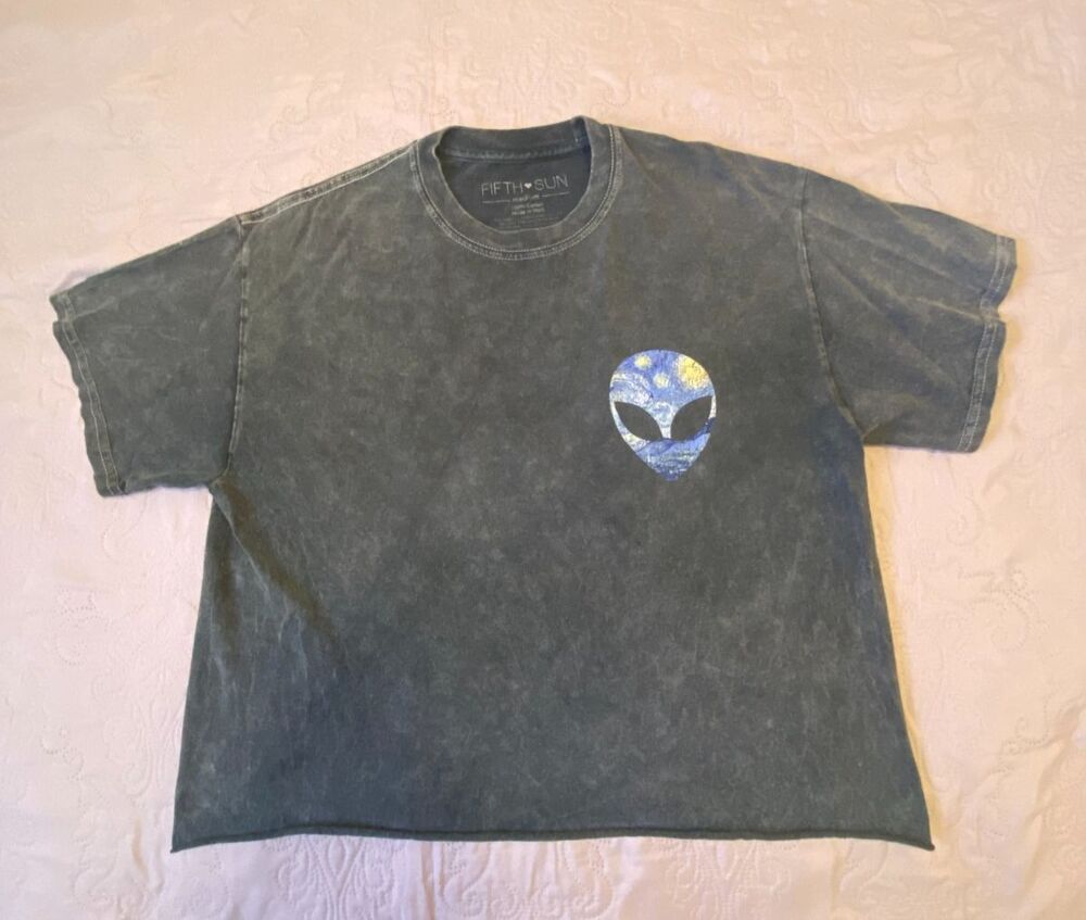 Fifth Sun Charcoal (Distressed) Crop Top 100% Cotton - Alien. Size: Medium